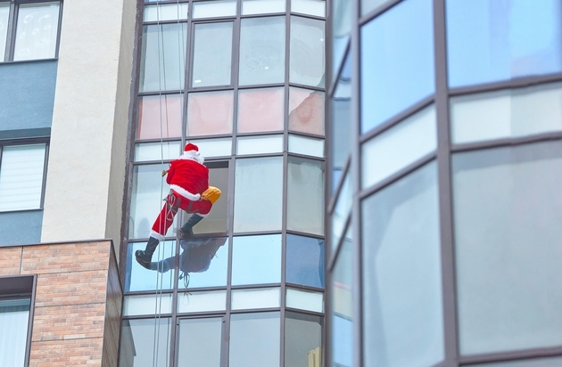 Descente de père noël cordiste à Boulogne-sur-Mer